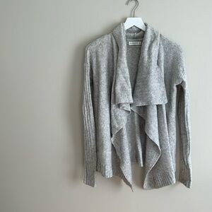Abercrombie cardigan. Size xs.